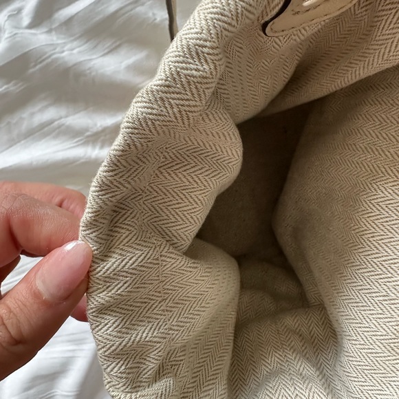 Tory Burch Emerson Appliqué Mini Bucket NWT New Cream Bag - Picture 5 of 6